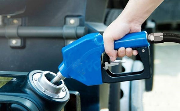 車用(yong)尿素加注(zhu)時需防雜(za)質防溢出(chū)