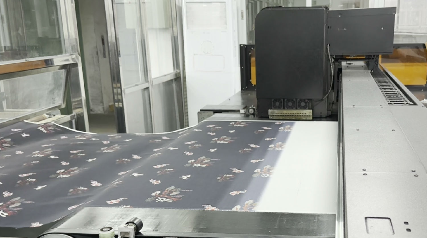 數碼印花機(ji)有一路不出墨怎(zen)麽解決?